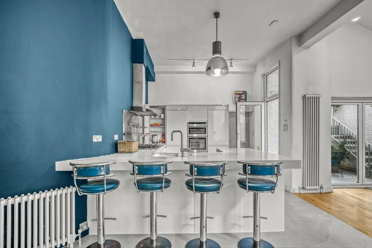 Shoreditch 6Bdr Penthouse Loft, Private Courtyard, Great For Families And Large Groups, Unique Warehouse Conversion, Trendy And Fun Location London Apartment
