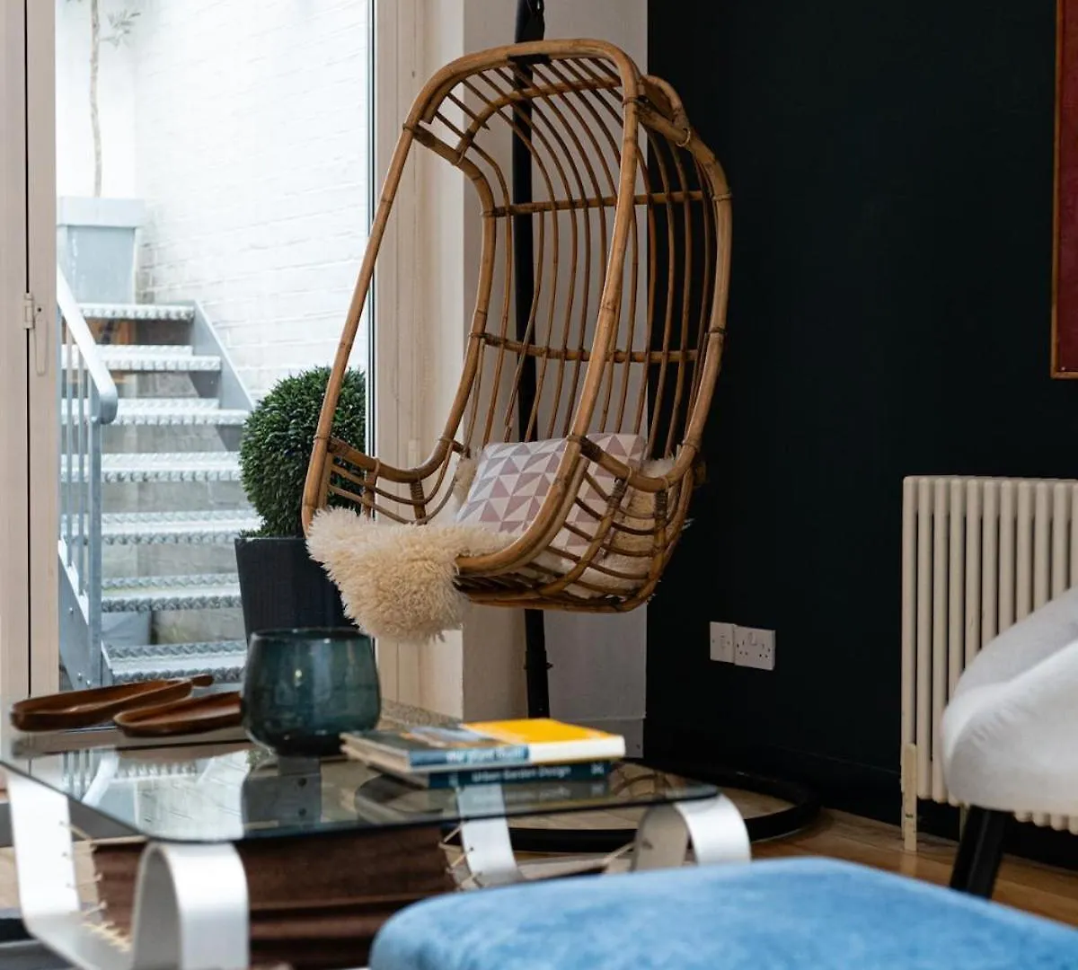 Shoreditch 6Bdr Penthouse Loft, Private Courtyard, Great For Families And Large Groups, Unique Warehouse Conversion, Trendy And Fun Location London Apartment