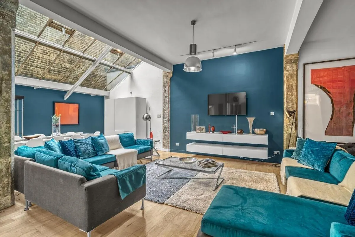 Shoreditch 6Bdr Penthouse Loft, Private Courtyard, Great For Families And Large Groups, Unique Warehouse Conversion, Trendy And Fun Location London Apartment