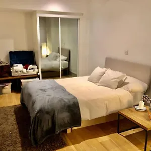 Apartment Cheviot House, London